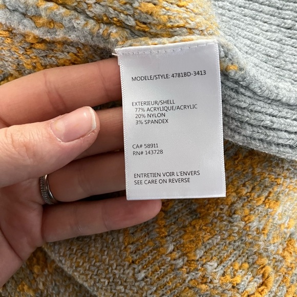 Tribal/ Knit V- neck Sweater/ Mustard yellow florals with grey/ Size US XL - Picture 5 of 8